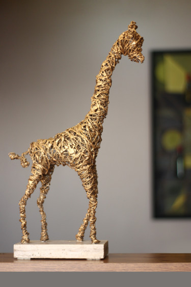 Scultura intitolato "Golden giraffe (50x…" da Karen Axikyan, Opera d'arte originale, Metalli