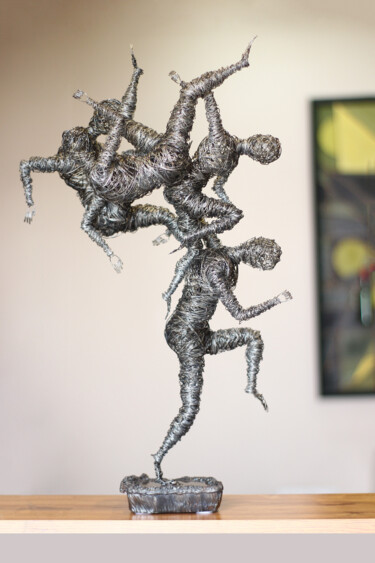 Sculptuur getiteld "Deviation from the…" door Karen Axikyan, Origineel Kunstwerk, Metalen
