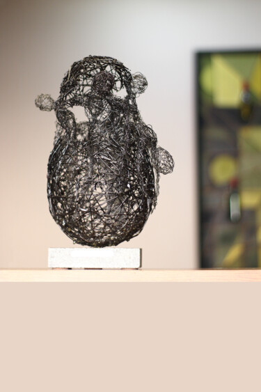 Skulptur mit dem Titel "The escape (31x20x1…" von Karen Axikyan, Original-Kunstwerk, Metalle