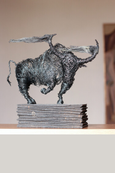 Sculptuur getiteld "In front of the win…" door Karen Axikyan, Origineel Kunstwerk, Metalen
