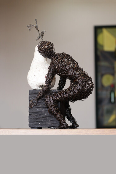 Escultura intitulada "Idol 35x22x17cm 3.3…" por Karen Axikyan, Obras de arte originais, Metais