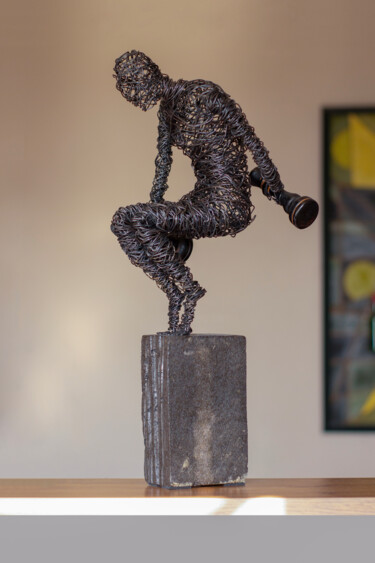 Скульптура под названием "Tough Decision" - Karen Axikyan, Подлинное произведение искусства, проволочный