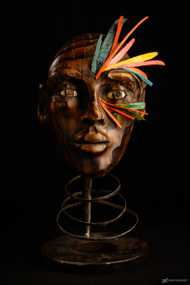 Skulptur mit dem Titel "Femme Artefact K" von Karmax, Original-Kunstwerk, Holz