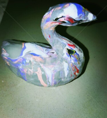 Scultura intitolato "Swan ©" da Kasiopea, Opera d'arte originale, Cartapesta
