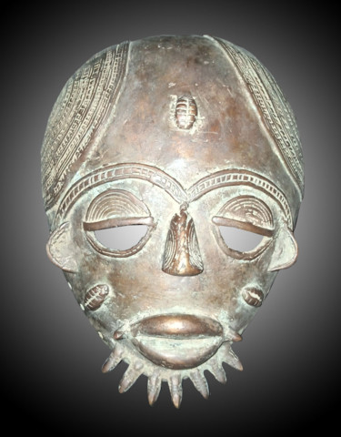 Sculpture titled "Masque Baoulé en Br…" by Kebe, Original Artwork, Bronze