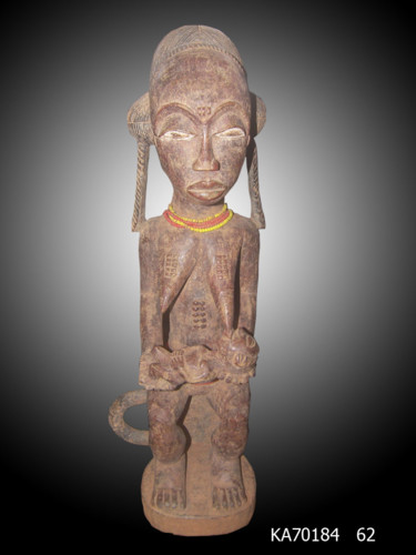 Sculptuur getiteld "Statuette Baoulé ar…" door Kebe, Origineel Kunstwerk, Hout