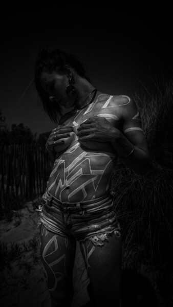 Photographie intitulée "Black and white" par Kesa Graffiti, Œuvre d'art originale, Photographie manipulée