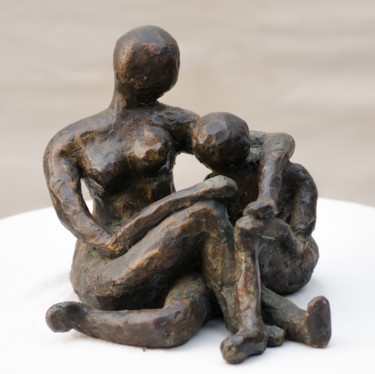 Skulptur mit dem Titel "Mother and child" von K.R. Nariman, Original-Kunstwerk, Bronze