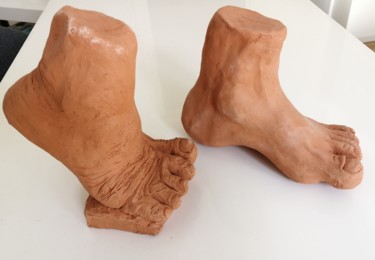 Escultura intitulada "Les pieds" por Claire Ferrari (klrferr), Obras de arte originais, Argila