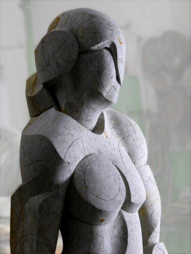 Escultura titulada "Missbox 1" por Konrad Ziolkowski, Obra de arte original, Piedra