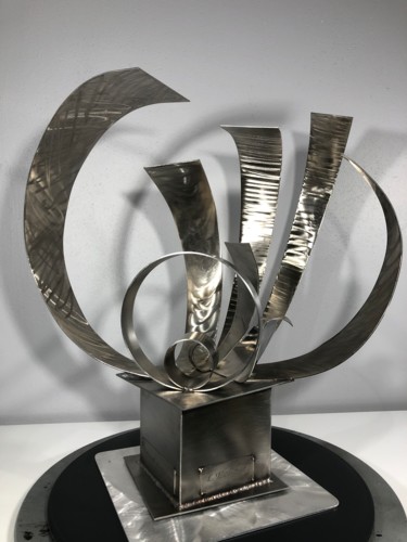 Skulptur mit dem Titel "L'Eclipse" von Krystali Art Design, Original-Kunstwerk, Edelstahl