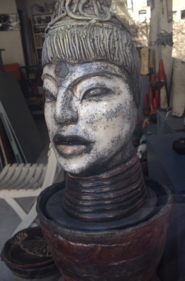 Escultura titulada "buste Déesse de la…" por Kyriaki Moustaki, Obra de arte original, Terracota