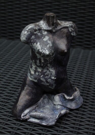 Sculpture titled "BUSTE FEMININ (N° 3…" by L'Atelier De Nanou, Original Artwork, Terra cotta