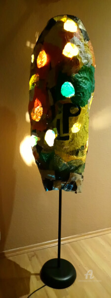 Design intitolato "Stehlampe Plastik" da Lari Peters, Opera d'arte originale, Illuminazione