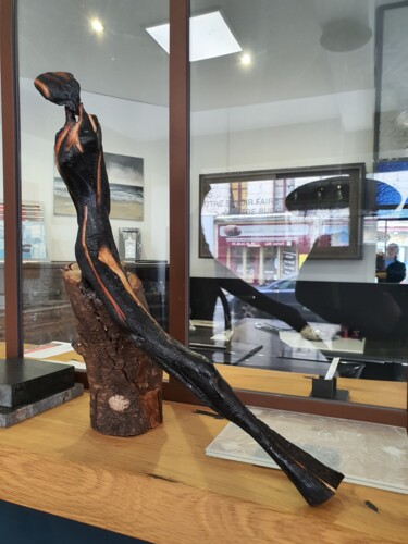 Skulptur mit dem Titel "Pause" von Laurent Malouvet, Original-Kunstwerk, Holz