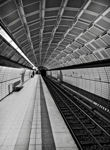 Fotografie getiteld "Die U-Bahnstation (…" door Leopold Brix, Origineel Kunstwerk, Digitale fotografie
