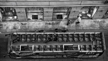 Photographie intitulée "Der Rundfahrtbus" par Leopold Brix, Œuvre d'art originale, Photographie numérique