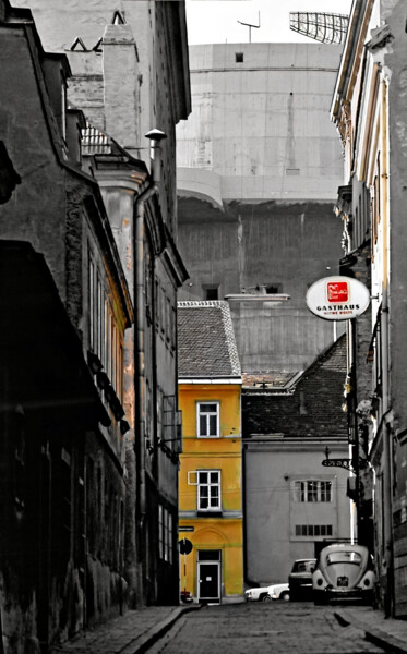 Fotografía titulada "Unter dem Flakturm…" por Leopold Brix, Obra de arte original, Fotografía analógica