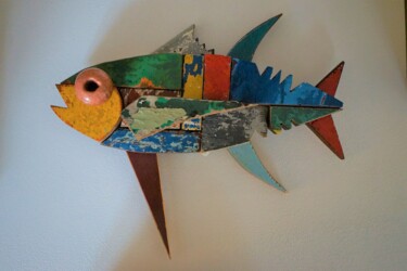 Scultura intitolato "Petit poisson mosaï…" da Jean René Petibon, Opera d'arte originale, Legno