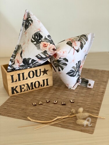 Textilkunst mit dem Titel ""Le Kukka" cale-nuq…" von Lilou Sauvegrain (Kemoji), Original-Kunstwerk, Zubehör