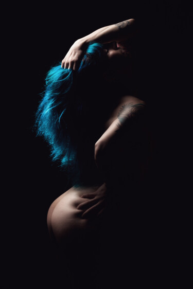 Photographie intitulée "Mrs Blue" par L'Individu, Œuvre d'art originale, Photographie numérique