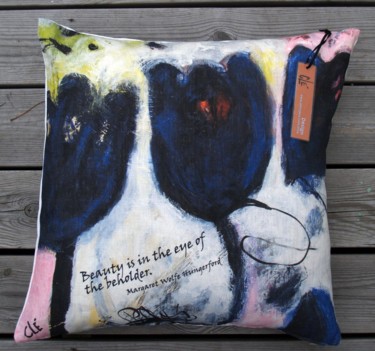 Textilkunst mit dem Titel "Pillow no 4_Tulips" von Carina Linné, Original-Kunstwerk, Andere