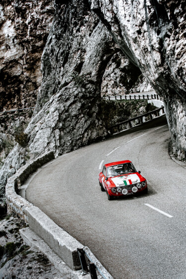 「1969 Lancia Fulvia…」というタイトルの写真撮影 Loïc Kernenによって, オリジナルのアートワーク, デジタル ウッドパネルにマウント