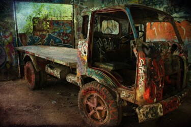 「Camion abbandonato」というタイトルの写真撮影 Lorenzo Cortiによって, オリジナルのアートワーク, デジタル