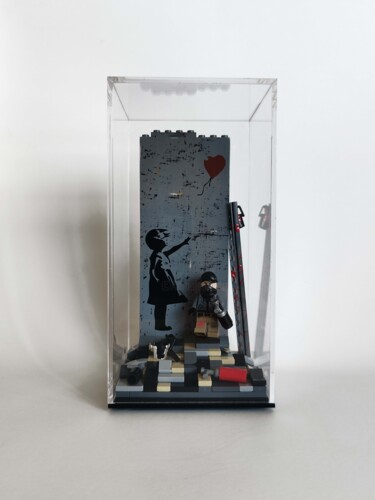 Sculptuur getiteld "Banksy The walled o…" door Lyssandre Saint York, Origineel Kunstwerk, Acryl