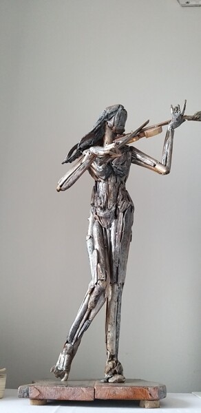 Escultura titulada "Girl Playing Violin" por M. Engin Akabali, Obra de arte original, Madera