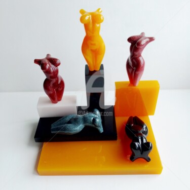 雕塑 标题为“5GIRLS2 DIFFERENT O…” 由Maas Tiir, 原创艺术品, 树脂