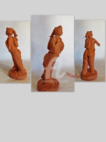 Sculpture titled "fanny en rando" by Mabé, Original Artwork, Terra cotta