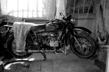 摄影 标题为“motorbike in an aba…” 由Magda Durda, 原创艺术品, 非操纵摄影