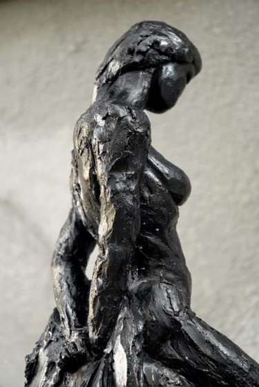 Sculptuur getiteld "Femme Qui Se Leve" door Majd, Origineel Kunstwerk, Gietwerk