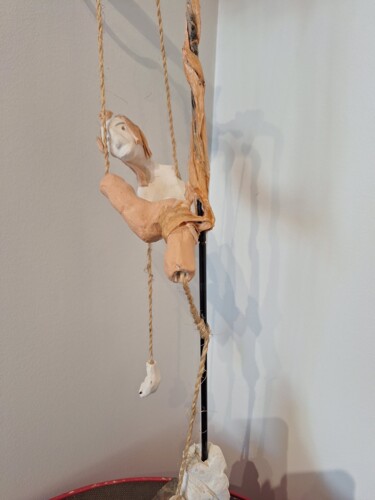 Sculpture titled "Je voulais attraper…" by Tiny Morel, Original Artwork, Terra cotta