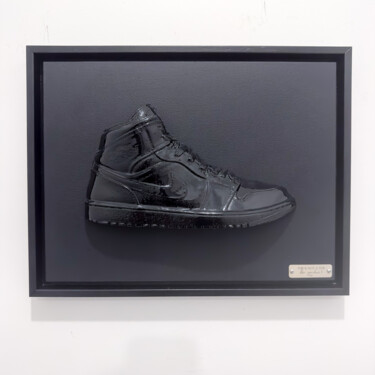 Γλυπτική με τίτλο "Air Jordan 1" από This Is Not A Toy, Αυθεντικά έργα τέχνης, Ρητίνη Τοποθετήθηκε στο Ξύλινο φορείο σκελετό