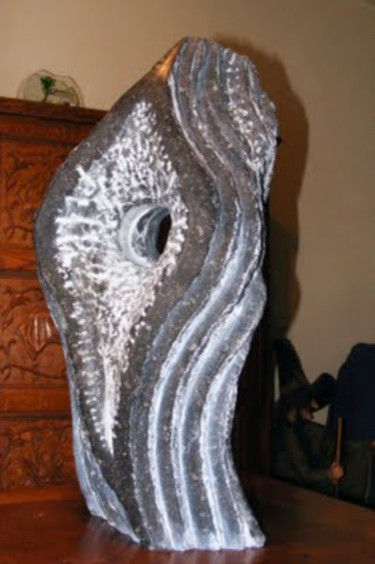 Skulptur mit dem Titel "Explosion." von Seraphin, Original-Kunstwerk, Stein