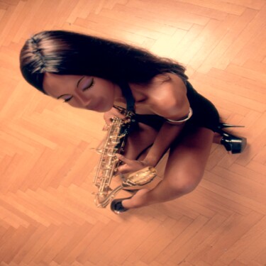 Fotografie mit dem Titel "Sax woman" von Marco Di Francisca, Original-Kunstwerk, Manipulierte Fotografie