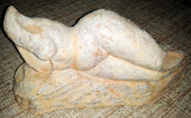 Sculpture titled "Femme coquillage" by Marian Cobos, Original Artwork, Ceramics