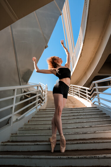 Photographie intitulée "Stairs" par Mariia Kulchytska, Œuvre d'art originale, Photographie numérique