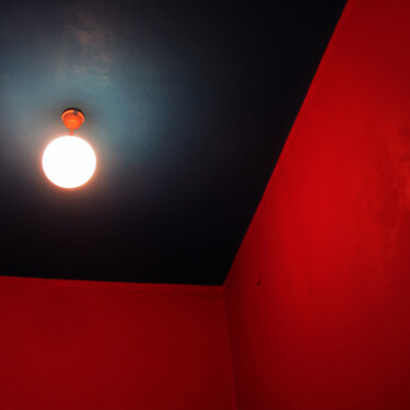 Fotografie mit dem Titel "RED ROOM #42. AFTER…" von Marta Lesniakowska, Original-Kunstwerk, Digitale Fotografie