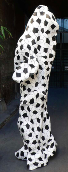Escultura intitulada "Lui (sculpture blan…" por Mathilde Guégan, Obras de arte originais, Papel machê