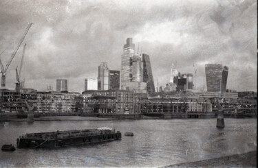 Fotografia intitolato "The Skyline of Lond…" da Matthew Freedman, Opera d'arte originale, fotografia a pellicola