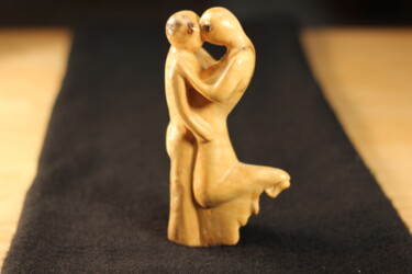 Sculpture intitulée "Embrasse-moi" par Max Bernard, Œuvre d'art originale, Bois