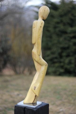 Skulptur mit dem Titel "Marcheur déterminé…" von Max Bernard, Original-Kunstwerk, Holz