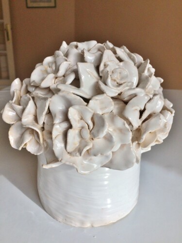 Sculpture intitulée "Fleurs en vase" par Meryl, Œuvre d'art originale, Céramique