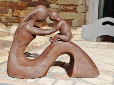 Skulptur mit dem Titel "La maternité" von Meryl, Original-Kunstwerk, Ton