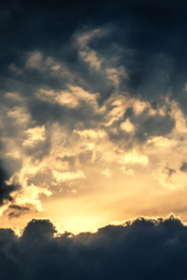 Fotografia zatytułowany „The Sky. Sunlight T…” autorstwa Michael Lomiya, Oryginalna praca, Manipulowana fotografia