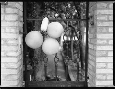 Fotografie mit dem Titel "Ballons" von Michal Vojkuvka, Original-Kunstwerk, Analog Fotografie