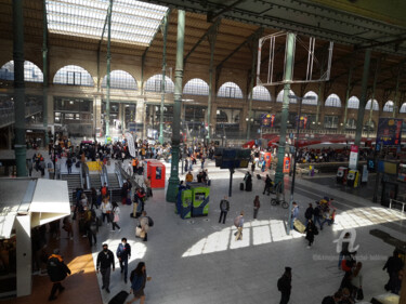 Photographie intitulée "Scene de Gare -2" par Michel Babkine, Œuvre d'art originale, Photographie numérique